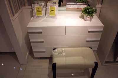 红 Apple D6510+DM10 白亮光妆台 现代家居的优雅陈述